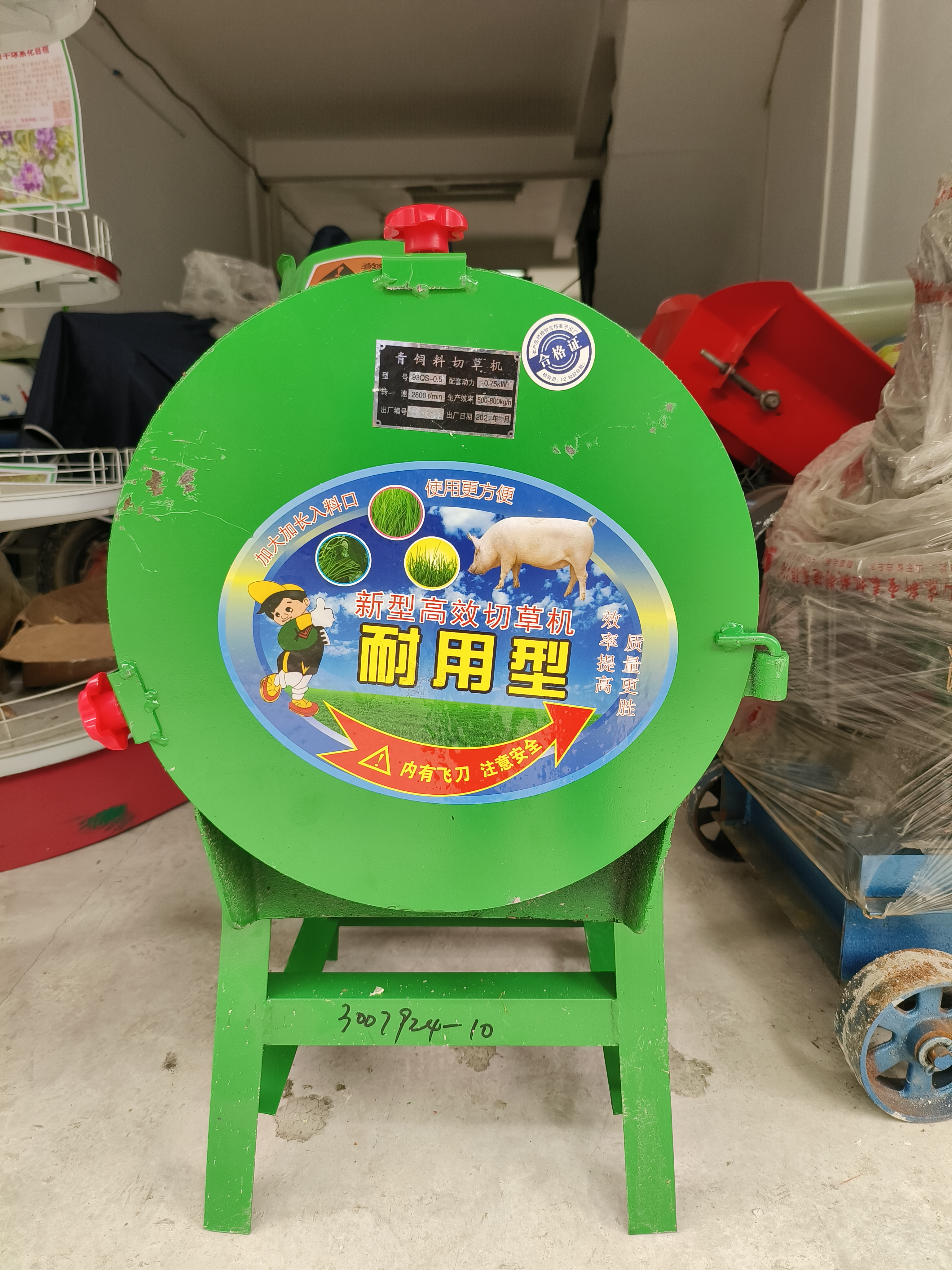 【新產(chǎn)品】你還在忍受傳統(tǒng)鍘草又累又沒(méi)有效率？推薦一款更好用的多功能青飼料鍘草粉碎機(jī)，220v家用小型電動(dòng)碎草機(jī)豬雞鴨等養(yǎng)殖切草機(jī) 雙刀切草機(jī)+加大電機(jī)