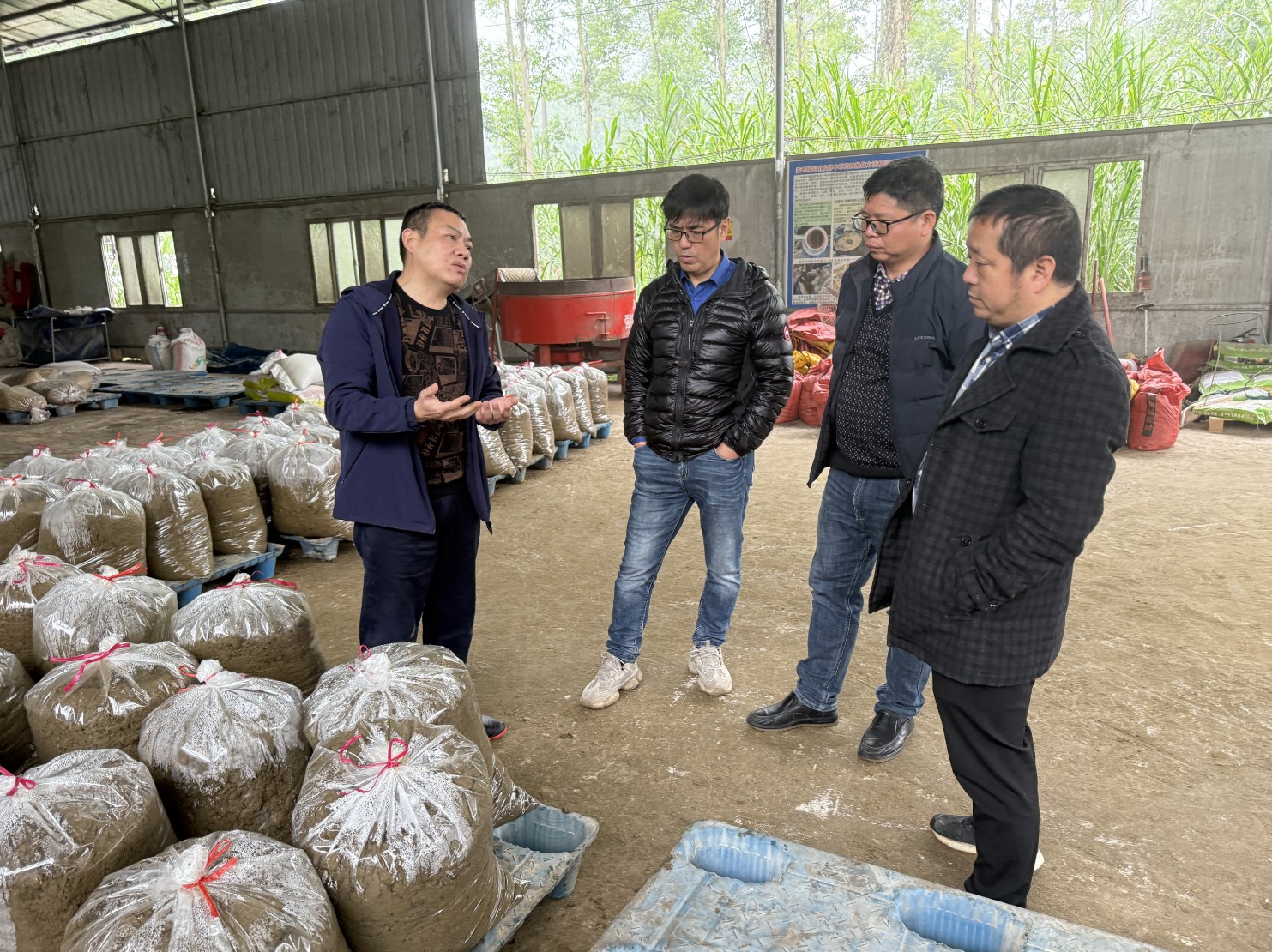 金陵農(nóng)牧集團前來調研1.jpg