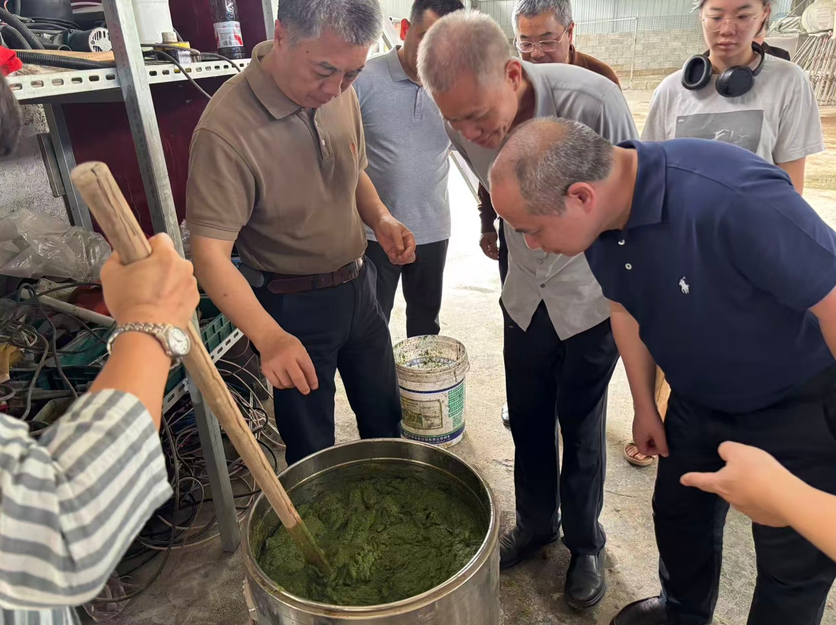 趙海老師蒞臨廣西助農生態(tài)養(yǎng)殖基地調研4.jpg