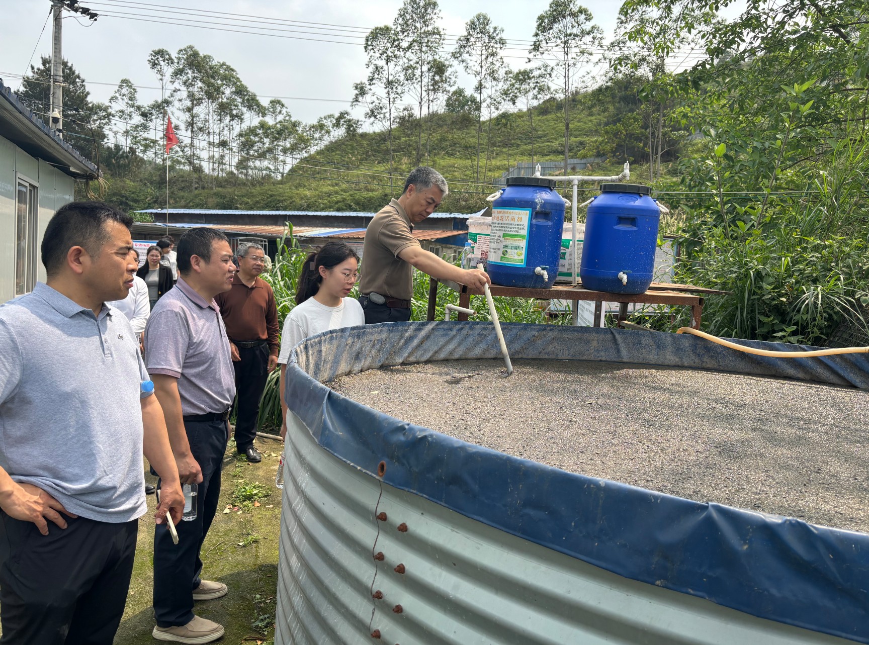 趙海老師蒞臨廣西助農生態(tài)養(yǎng)殖基地調研5.jpg