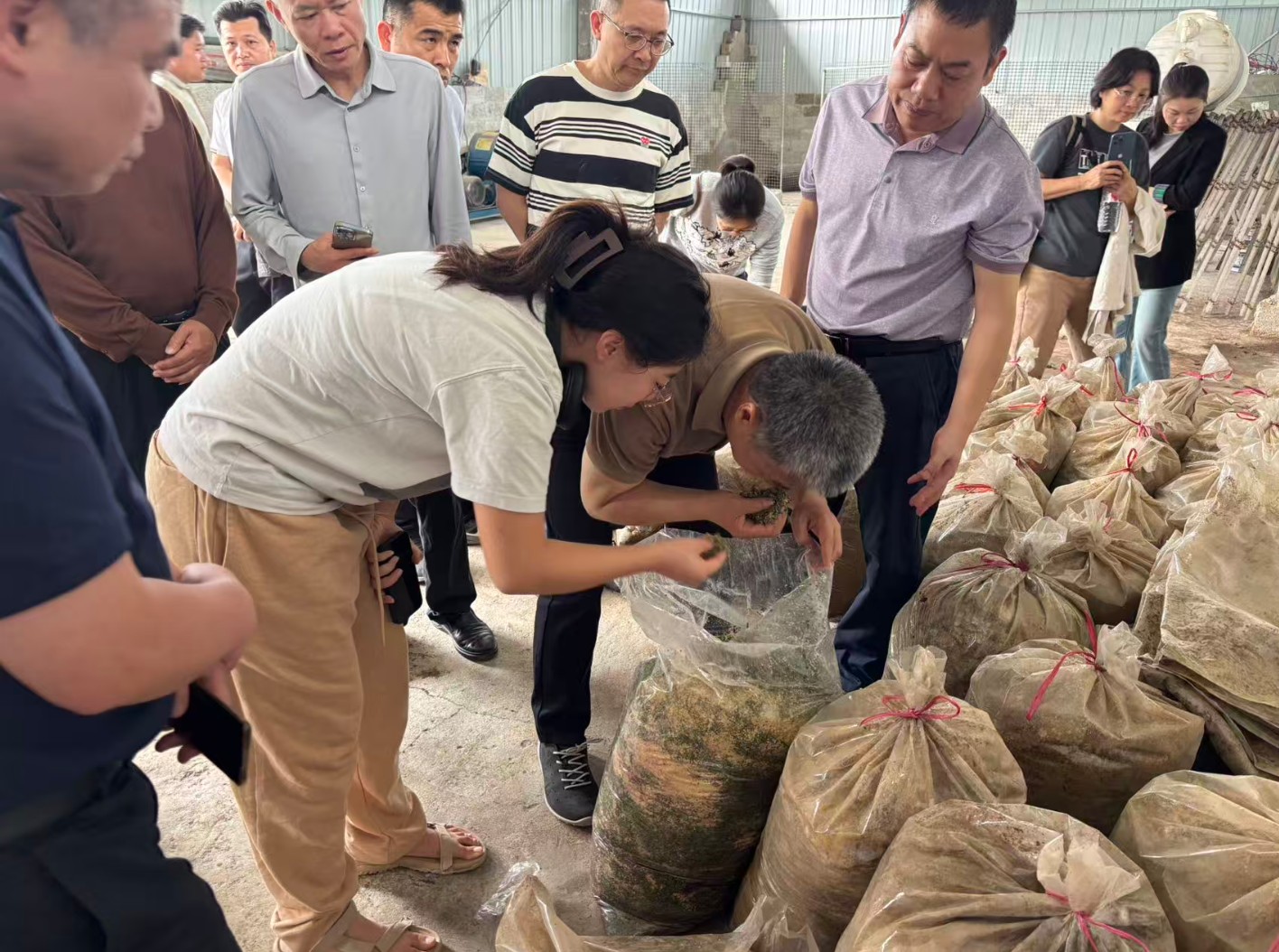 趙海老師蒞臨廣西助農生態(tài)養(yǎng)殖基地調研7.jpg
